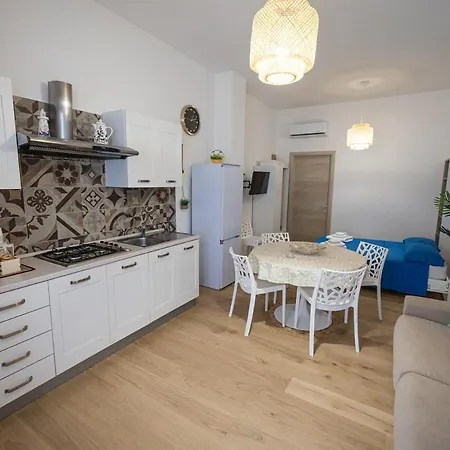 Sweet 1624 - Center & Lungomare Apartman